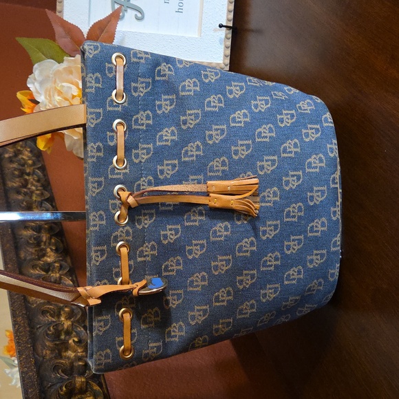 Dooney & Bourke Denim Monogram Bucket Bag EUC - Picture 3 of 14
